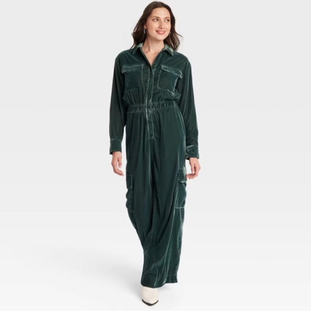 Universal Thread Deep Green Velvet Long-Sleeve Cargo Jumpsuit size 6